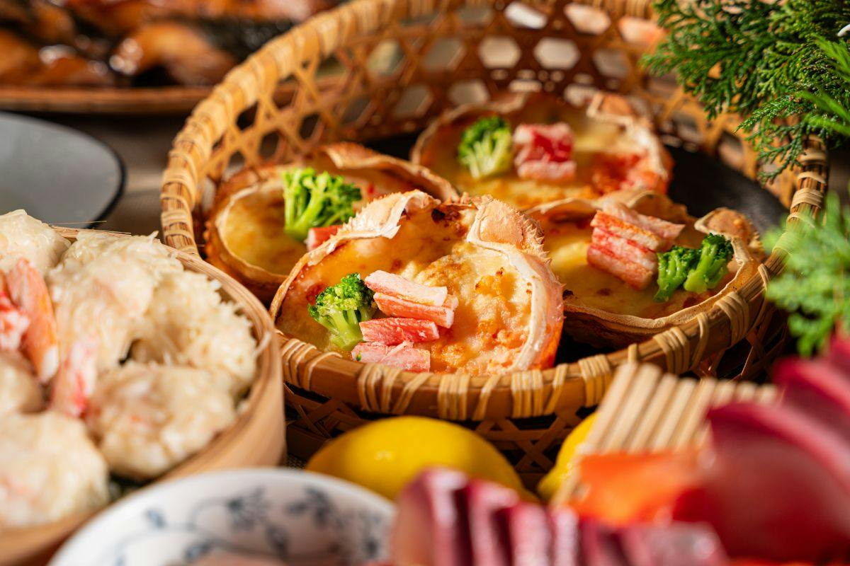 【冬季限定】本ずわい蟹が食べ放題「まるごとカニ祭」を満喫！飲み放題付ビュッフェ 夕朝食