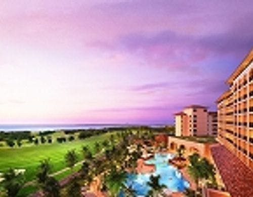 海と空がひとつになる黄昏時