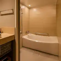 Bilik mandi dalam bilik tamu