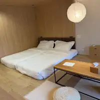 自然の光に包まれたスタンダードツイン