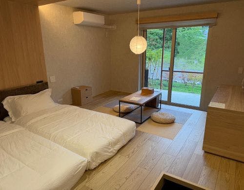 自然の光に包まれたスタンダードツイン