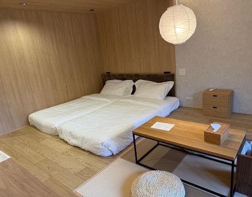 自然の光に包まれたスタンダードツイン