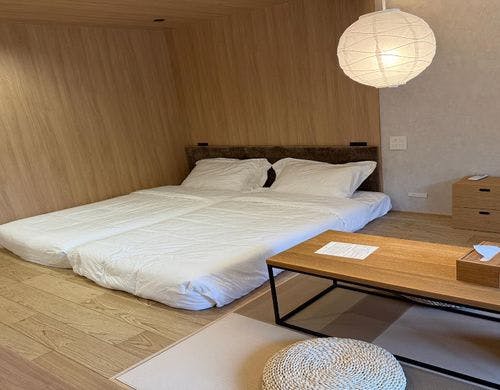 自然の光に包まれたスタンダードツイン