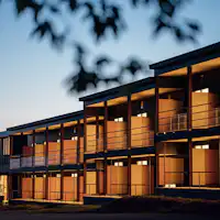 自然の中に静かに佇む宿