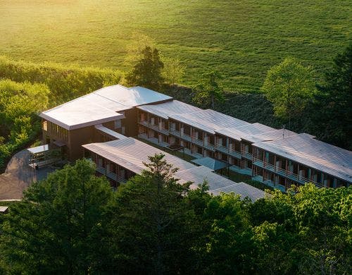 自然の中に静かに佇む宿