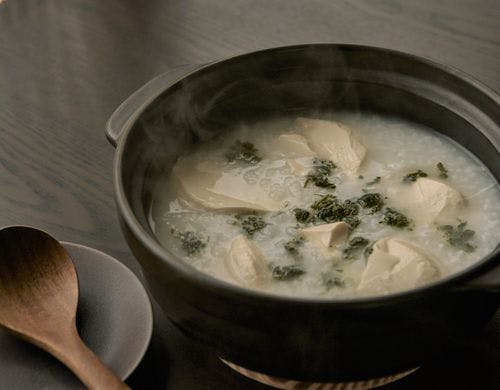 朝食は自家製豆富をつかったお粥をご用意