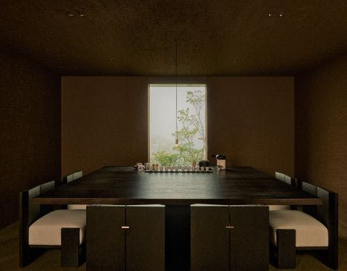 お茶と和菓子のウェルカムサービスを提供