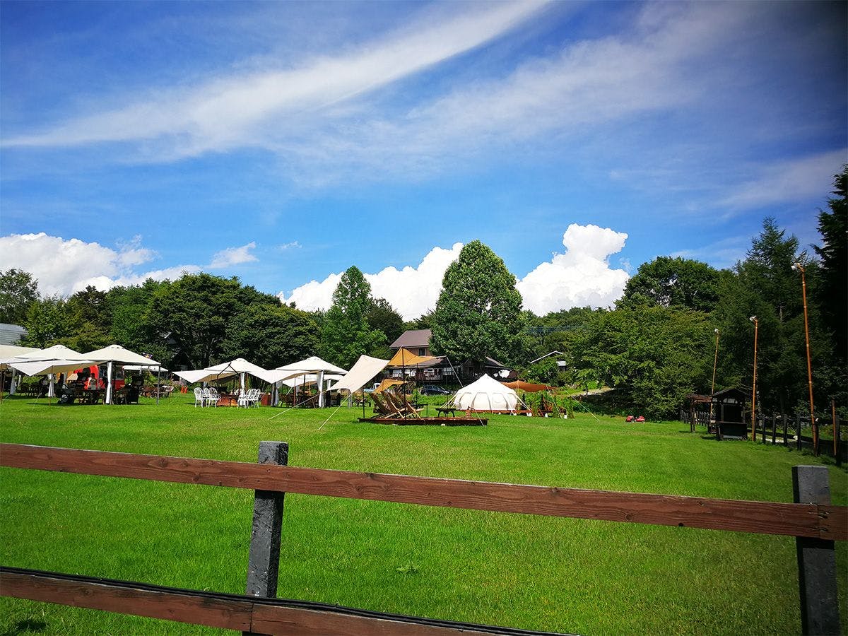 【素泊まり】牧場前のログキャビンで自然を満喫！寝具付で安心＆Wifiや冷暖房ご利用OKで快適ステイ