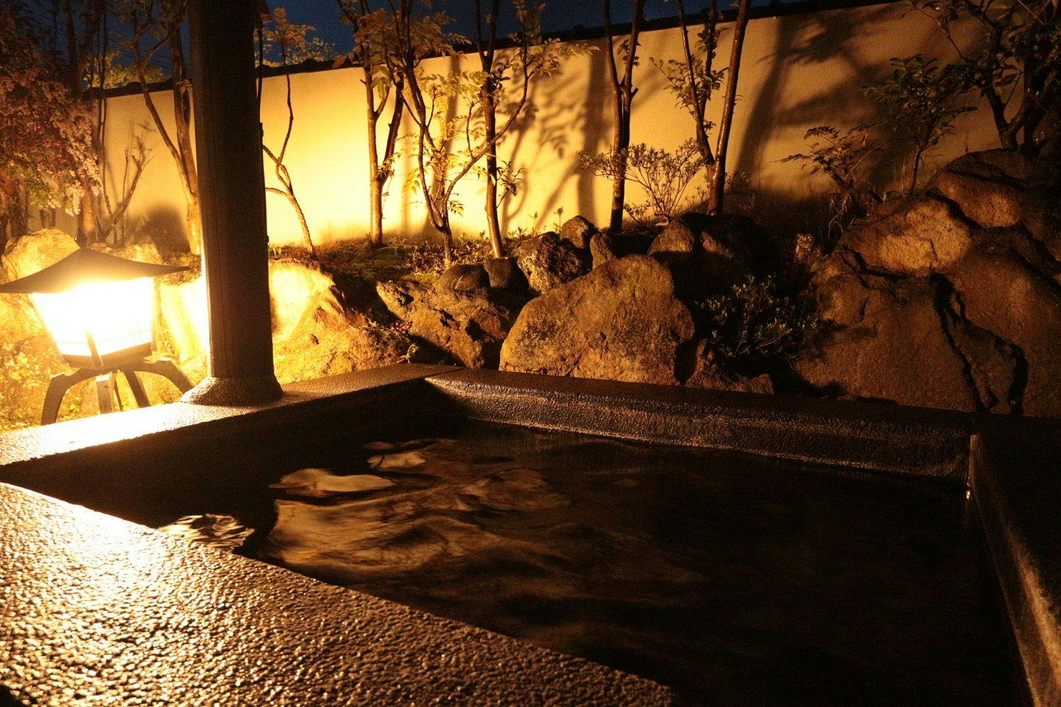 お部屋専用の露天風呂です。