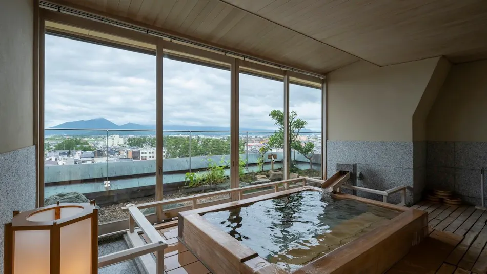 Kaike Onsen Kaike Tsuruyama Sarasa no Yado: A Lodge that Plays the Melody of the Four Seasons