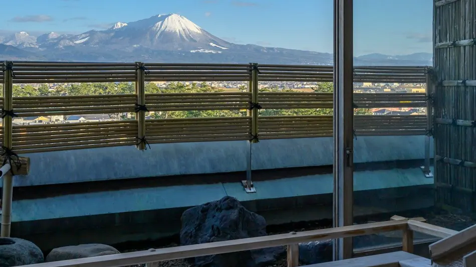 Kaike Onsen Kaike Tsuruyama Sarasa no Yado: A Lodge that Plays the Melody of the Four Seasons