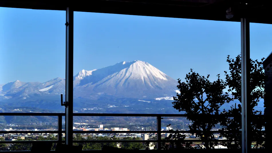 Kaike Onsen Kaike Tsuruyama Sarasa no Yado: A Lodge that Plays the Melody of the Four Seasons