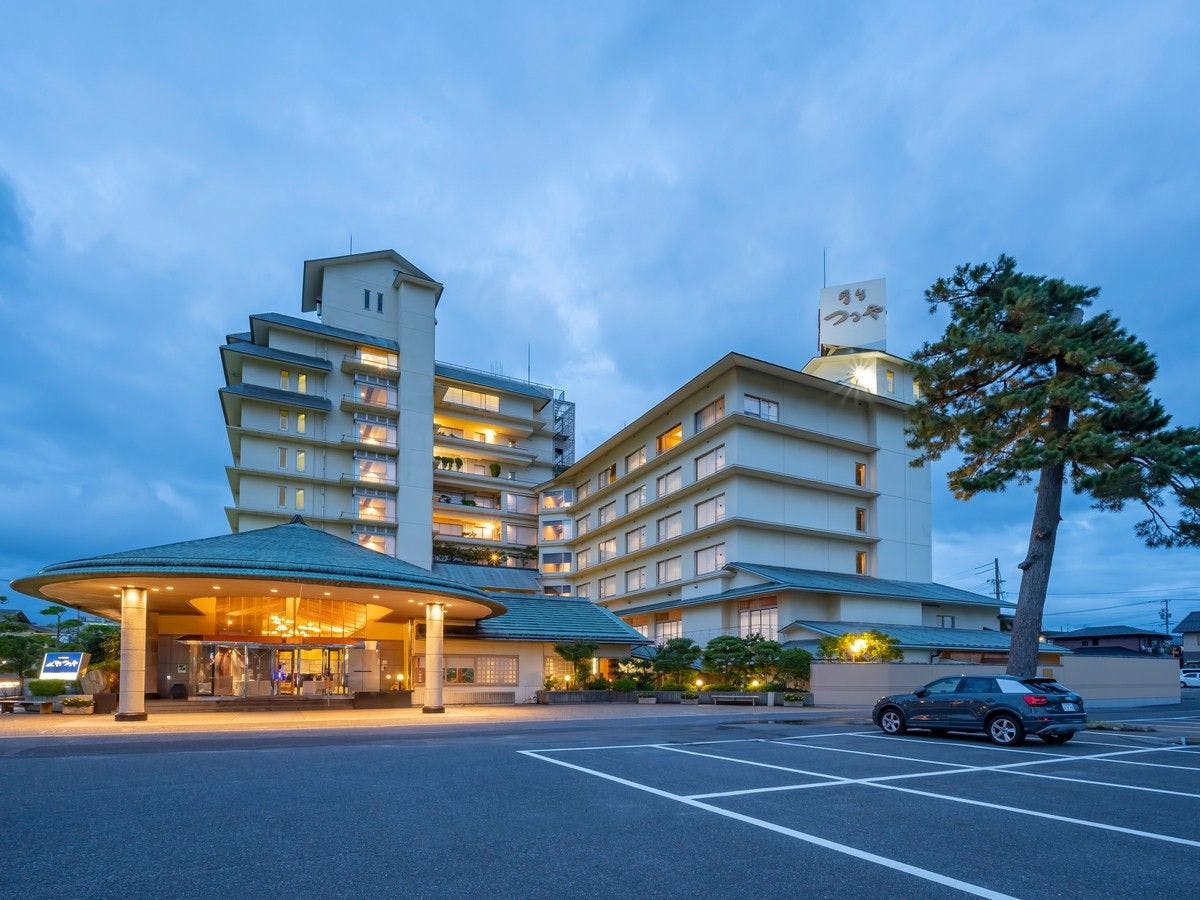 카이케 온천 해수욕장에서 도보 5분 거리.