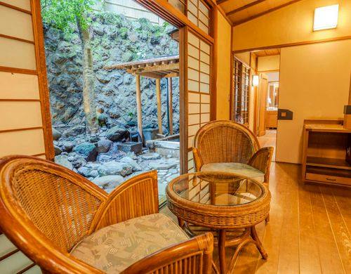 温泉露天風呂付き客室「もみじ」