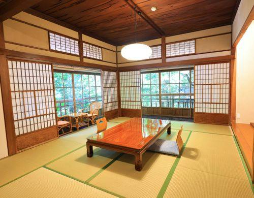 温泉内風呂付き客室「萌黄」