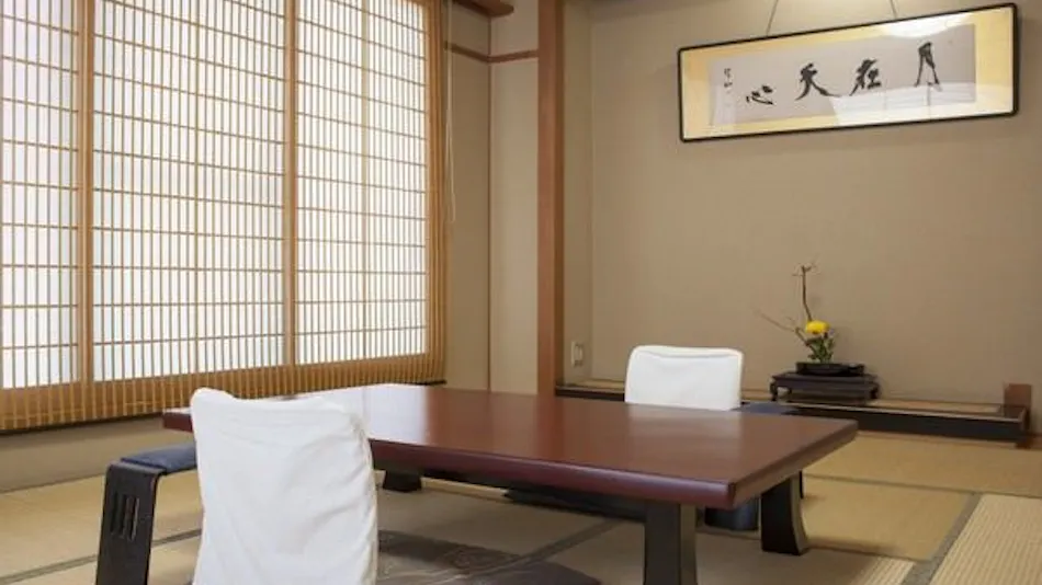 Shinshu Shimosuwa Onsen Gin Getsu