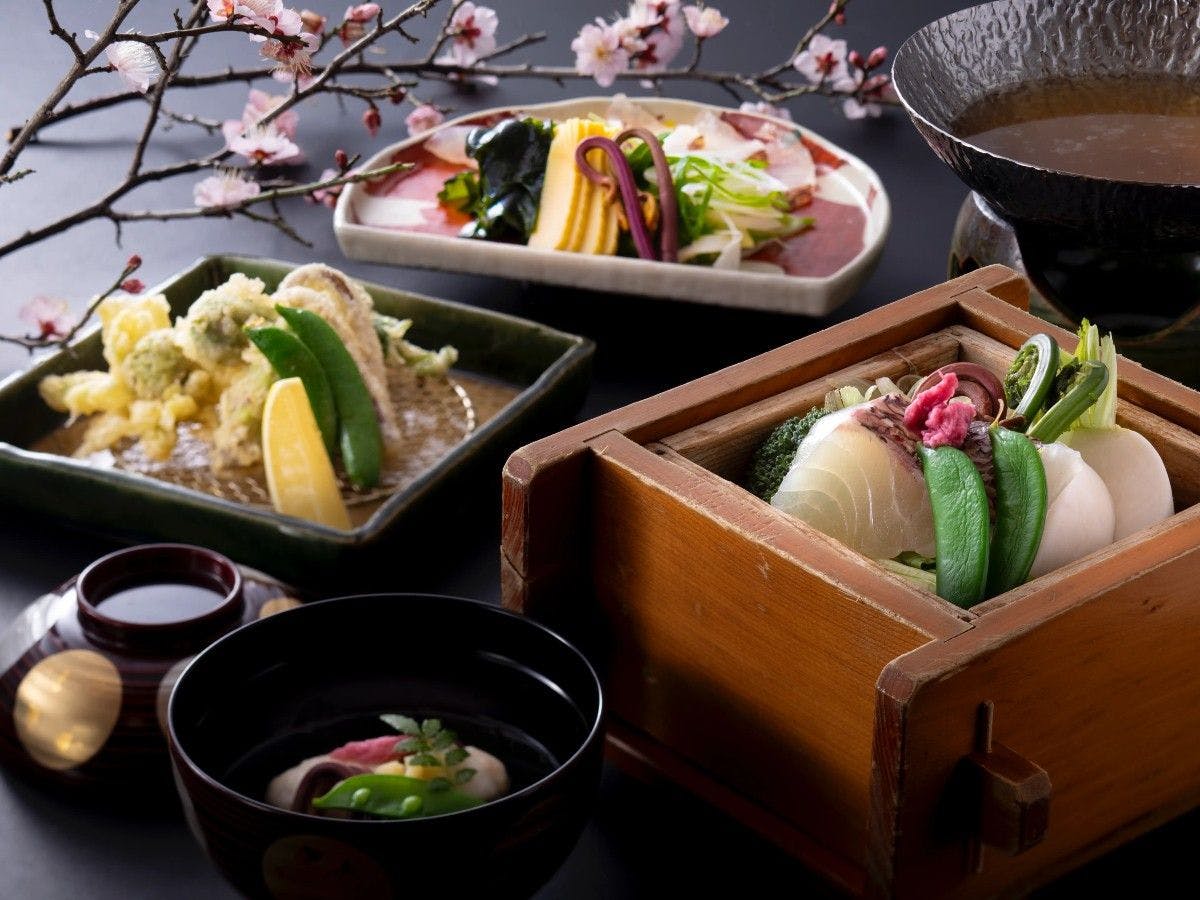 "ชุดอาหารไคเซกิฤดูใบไม้ผลิ - ชุนไซเซอิโระมูชิ"