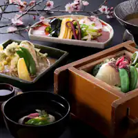 "ชุดอาหารไคเซกิฤดูใบไม้ผลิ - ชุนไซเซอิโระมูชิ"