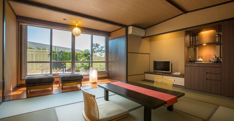 絶景露天風呂の宿 銀波荘 ファミリー グループ 動物と間近で触れ合う キッズ大喜び 入園券付 姫路セントラルパークプラン 庭園側 磯浜庭園を望むテラス付き客室 和室10畳 一休 Com 絶景露天風呂の宿 銀波荘 ファミリー グループ 動物と間近で触れ合う キッズ大喜び 入園券付 姫路セントラルパークプラン 庭園側 磯浜庭園を望むテラス付き客室 和室10畳 一休 Com