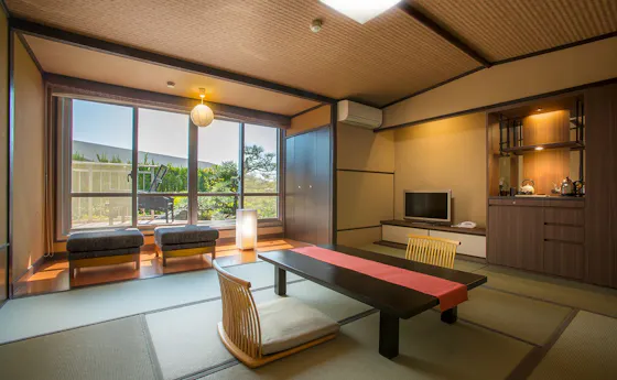 ห้องพักพร้อมระเบียงชมวิวสวนอิโซฮามะ