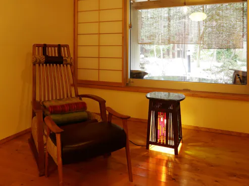 ห้องพักพร้อมอ่างอาบน้ำกลางแจ้งชิการากิยากิที่หรูหรามองเห็นลานภายใน