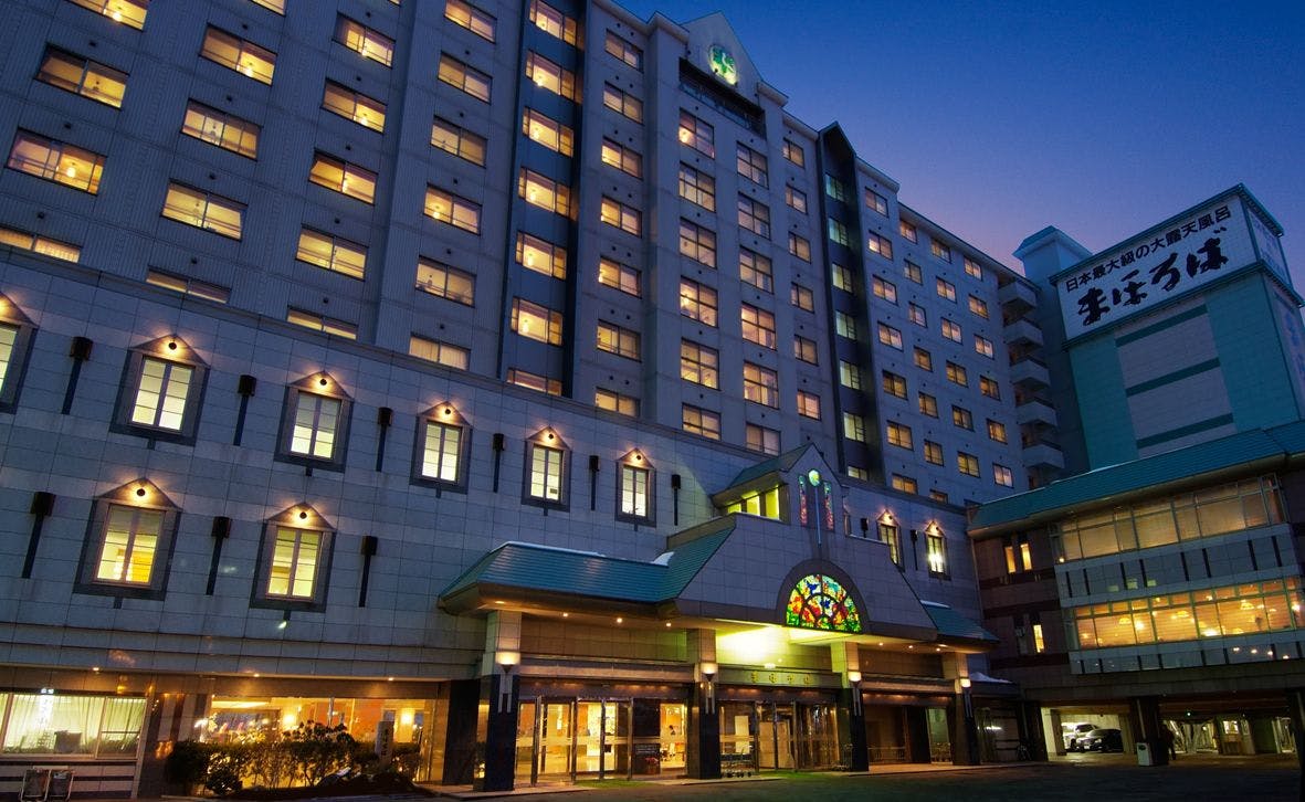 ทัศนียภาพภายนอกของมะโฮโระบะ (กลางคืน)