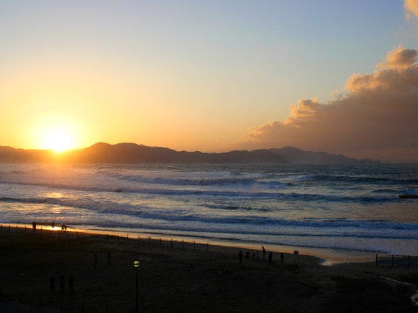 「日本の夕陽百選」に選ばれる夕日を存分に