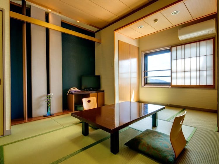 【本館南向き】一般和室　お風呂なし・トイレ付　夕食会場個室のサムネイル画像