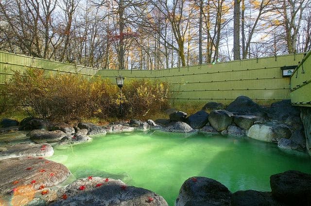 สีของน้ำพุร้อนที่แปลกประหลาดช่วยผ่อนคลายสายตา