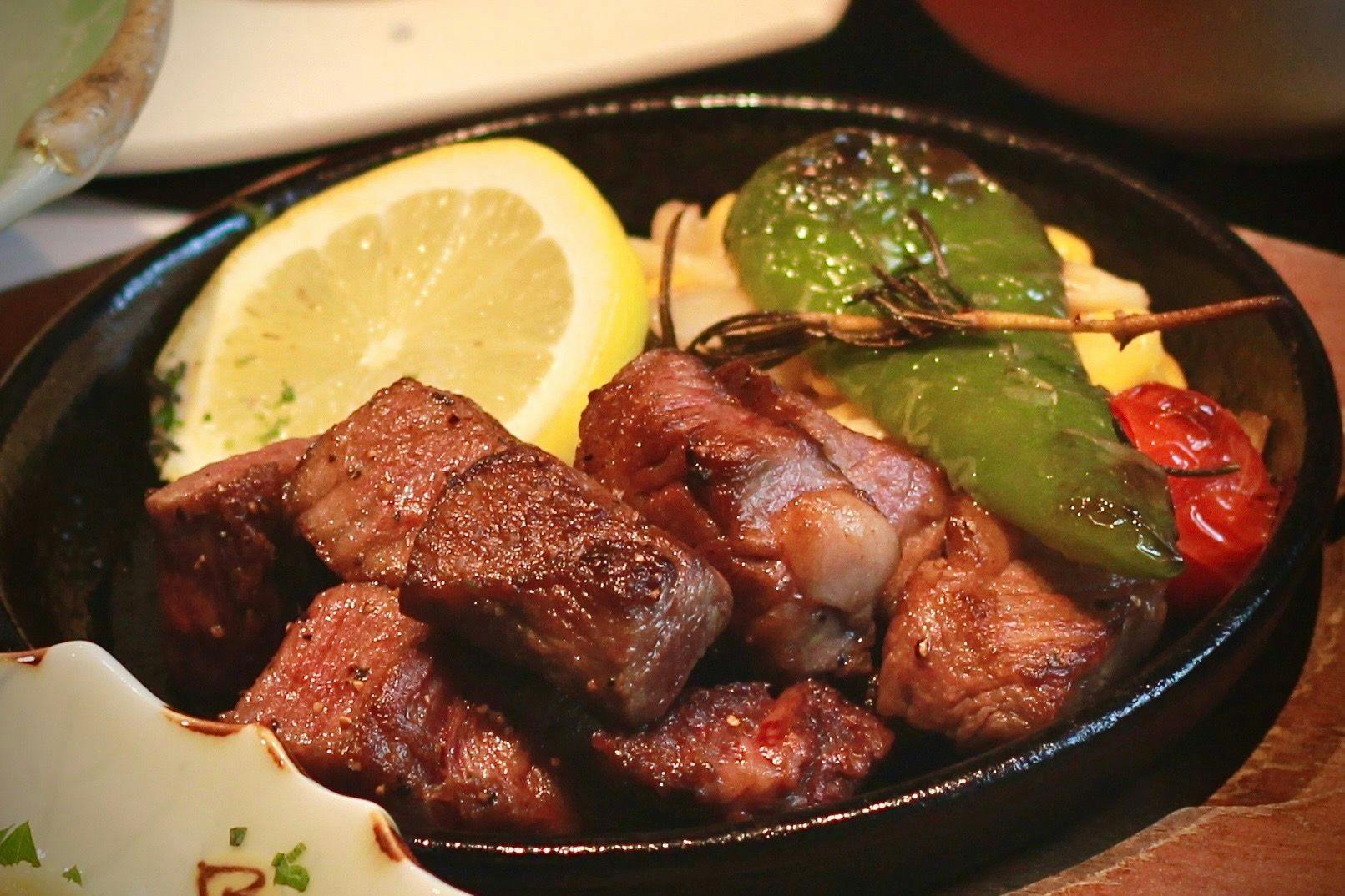 大人気！　赤牛サイコロステーキ付きプラン！！+3000円UP【禁煙】