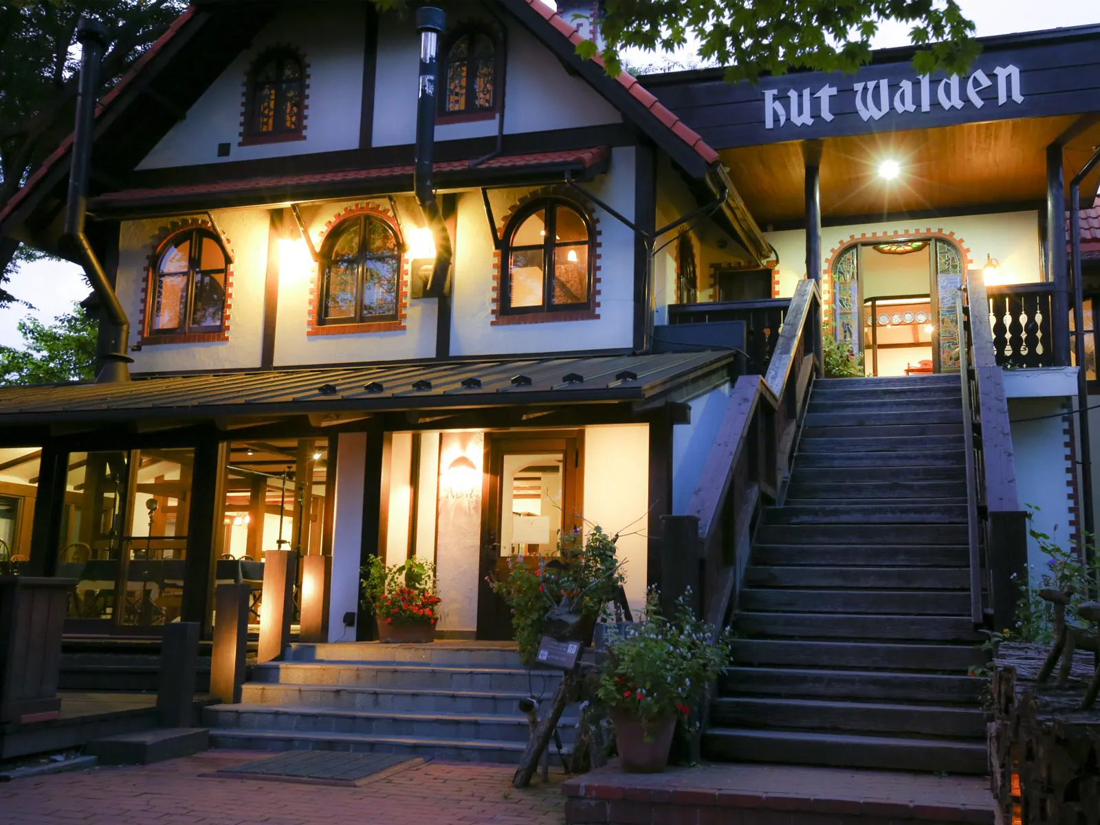 *【ภายนอก】