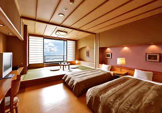 洋室(ツインベッド)+和室6帖