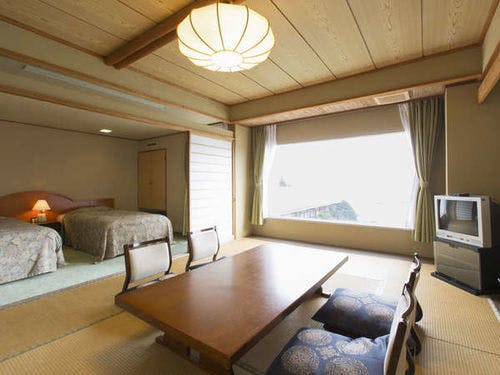 【海側】和洋室 10畳+ツイン／スイート
