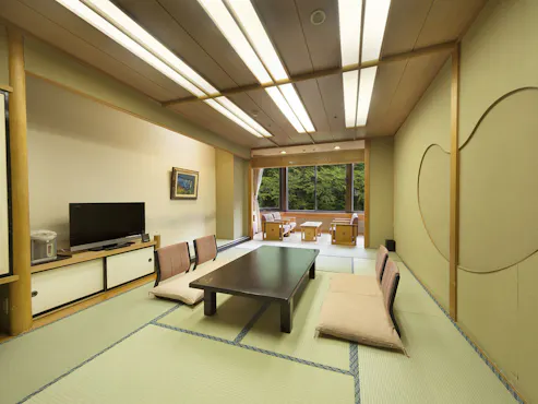 禁煙室・利根川の清流に臨む12畳和室