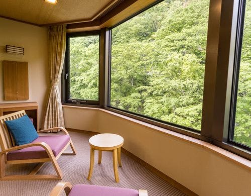 清流と四季折々の山々を望みゆったり時間！