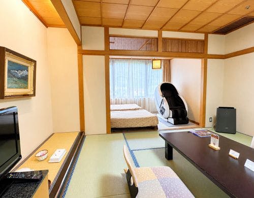 和洋室タイプの洗面台とお風呂