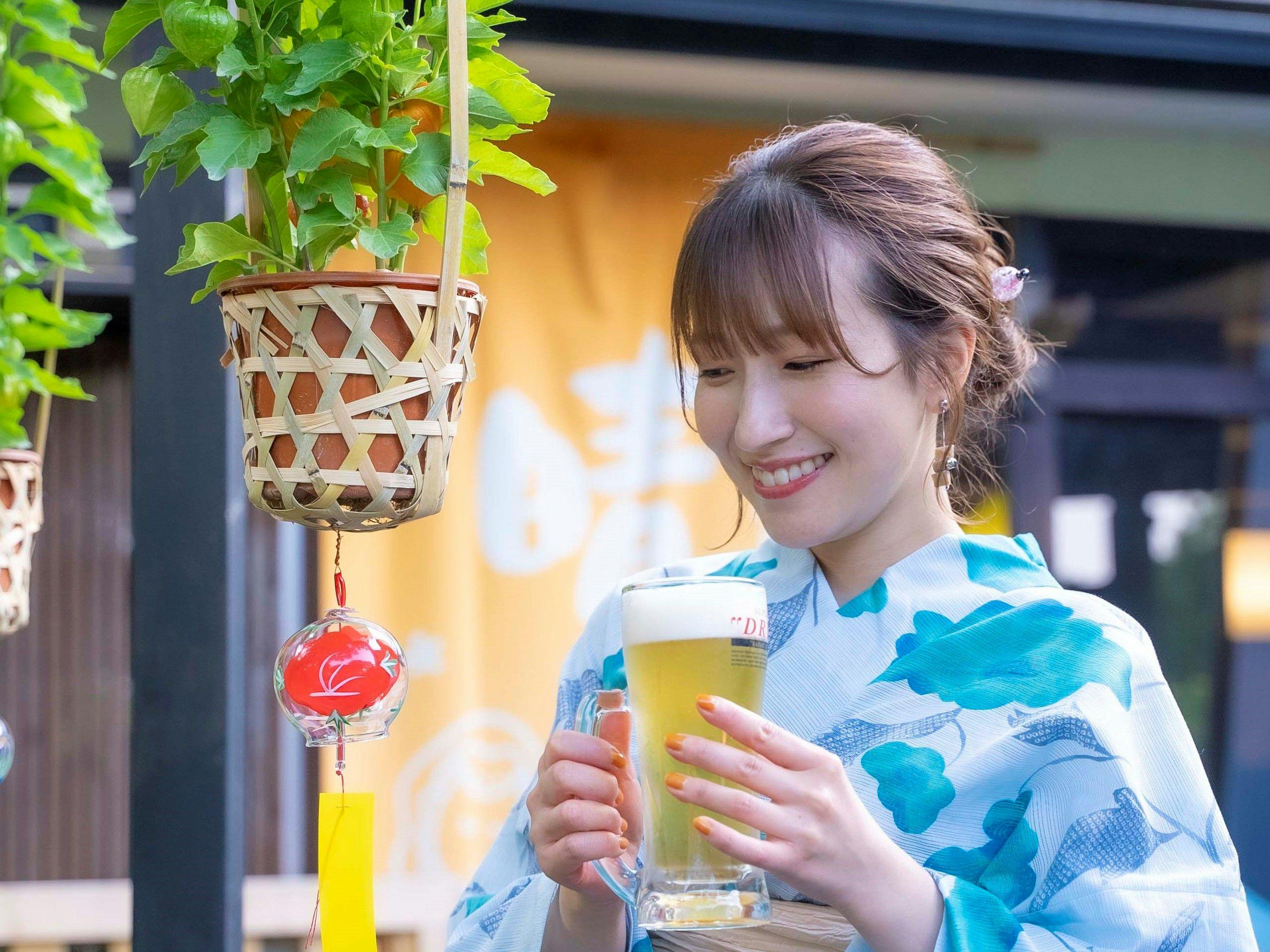 ลานระเบียงด้านนอกล็อบบี้จะเปลี่ยนเป็นมินิบาร์เบียร์การ์เด้นในช่วงฤดูร้อน