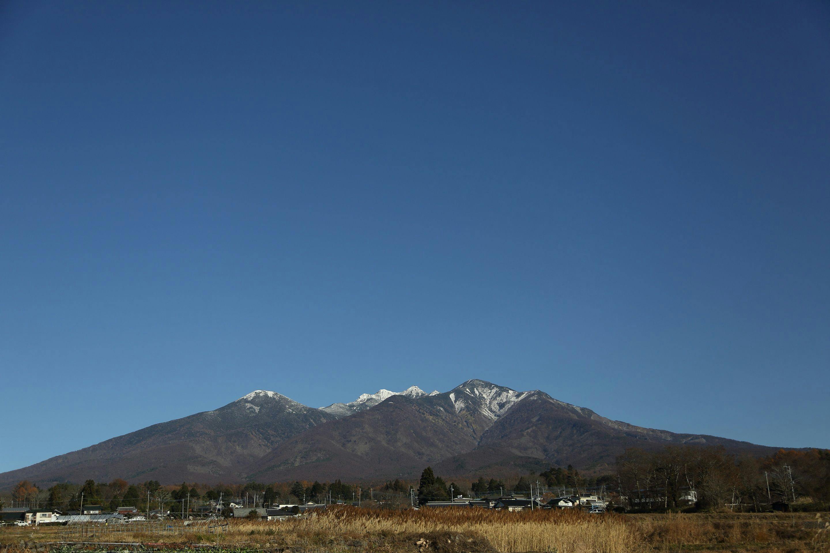 ท้องฟ้าสีฟ้าใสที่เรียกว่า Yatsugatake Blue