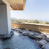 บ่อน้ำพุร้อนกลางแจ้งบนท้องฟ้า