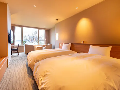 ห้องพักสไตล์ตะวันตกริมทะเลสาบที่กว้างขวางและสะดวกสบาย