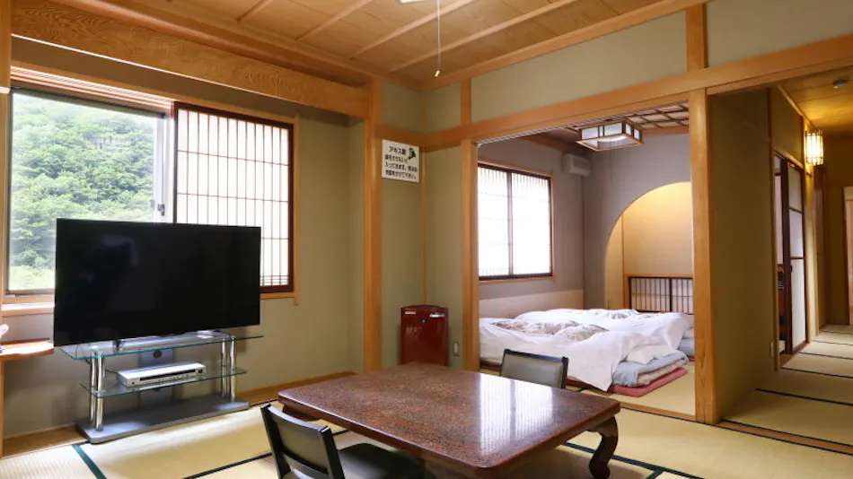 Shiga Kogen Shiroi Onsen Keikoku no Yu