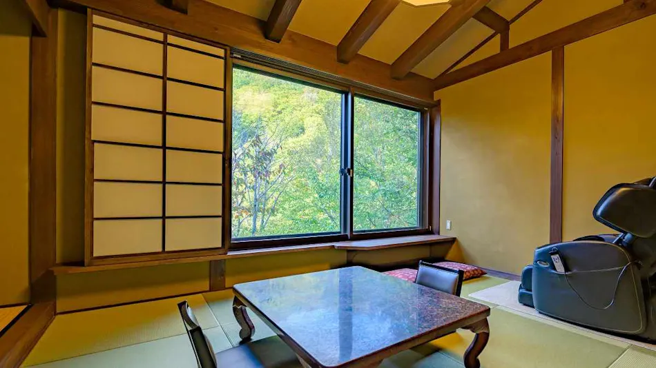 Shiga Kogen Shiroi Onsen Keikoku no Yu