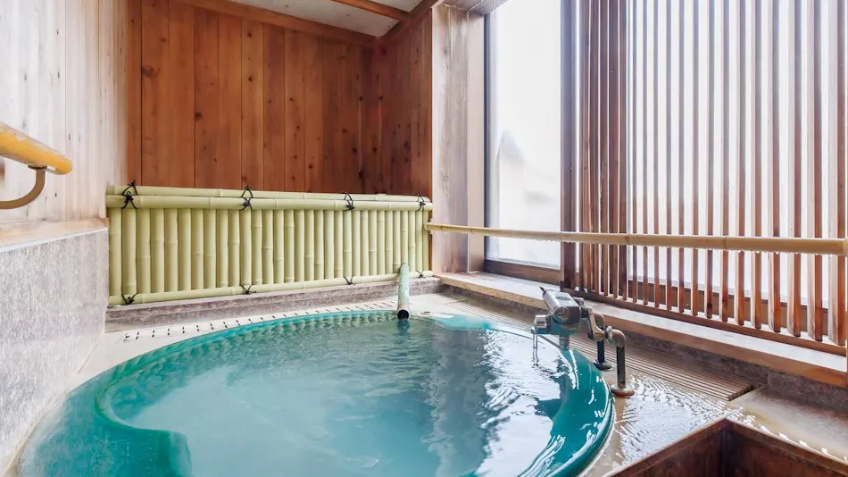 Shiga Kogen Shiroi Onsen Keikoku no Yu
