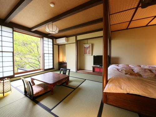 和モダン風客室から紅葉