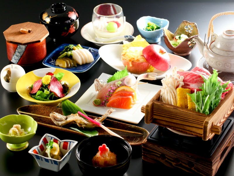 อาหารเย็นที่อิ่มอร่อย.