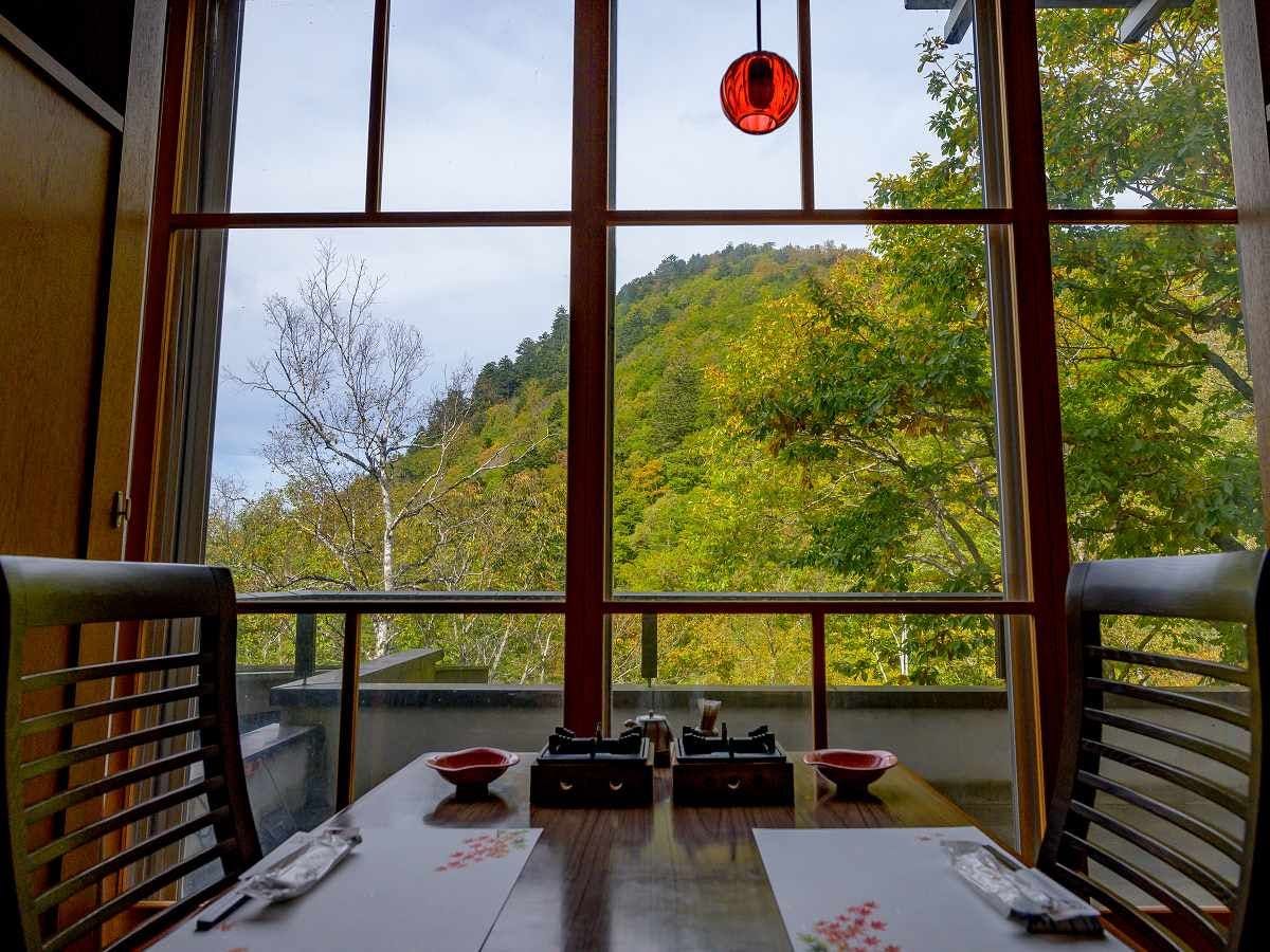志賀高原　白い温泉　渓谷の湯