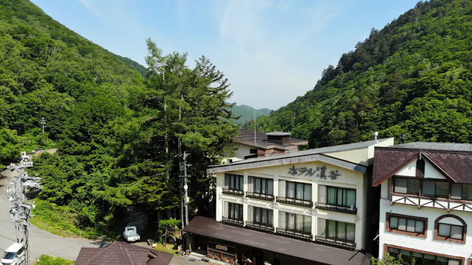 Shiga Kogen Shiroi Onsen Keikoku no Yu