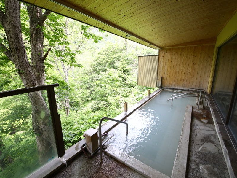 志賀高原　白い温泉　渓谷の湯