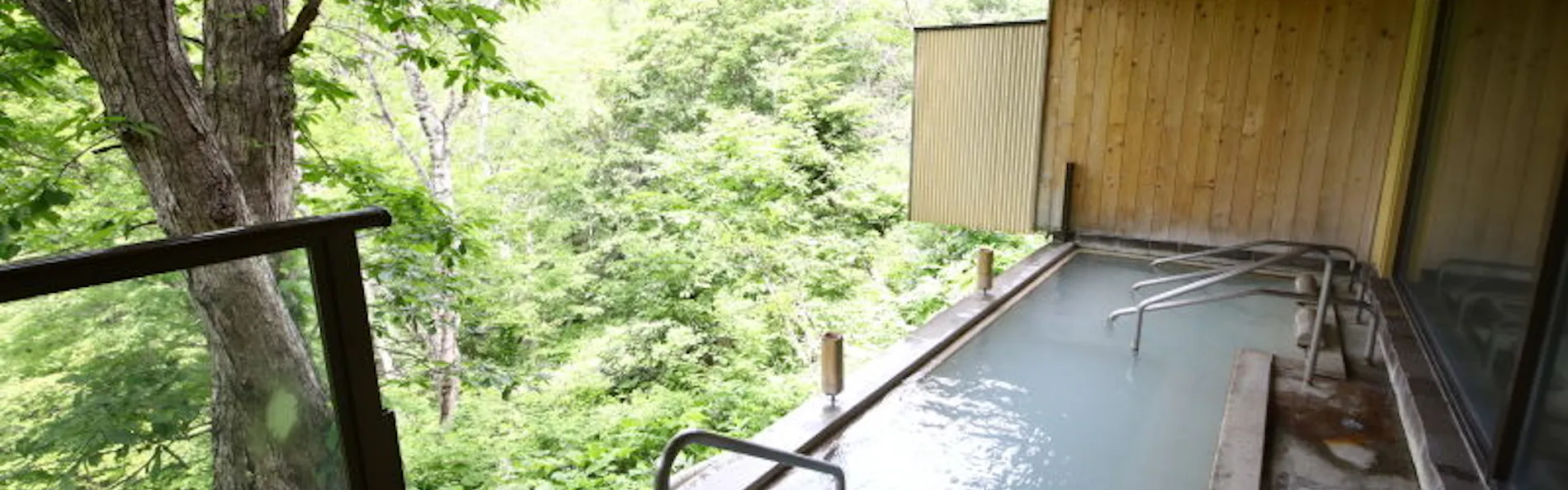 志賀高原 白い温泉 渓谷の湯
