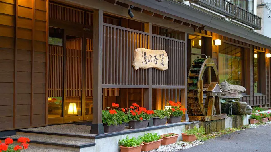 Shiga Kogen Shiroi Onsen Keikoku no Yu